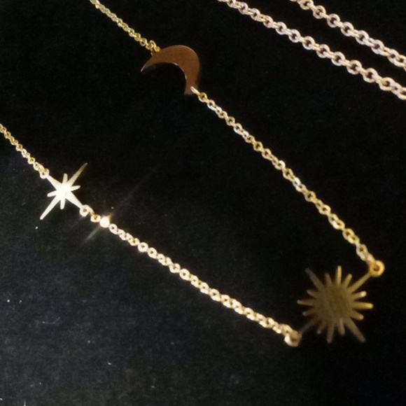 Goddess Aphrodite moon & stars three circle links necklace gold tone . - Picture 4 of 4